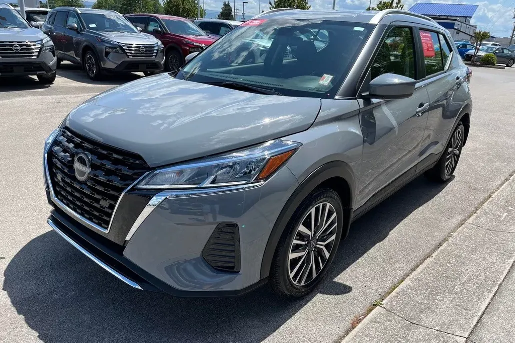 2024 Nissan Kicks SV photo 1