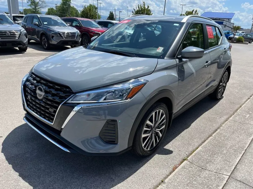 2024 Nissan Kicks SV photo 1