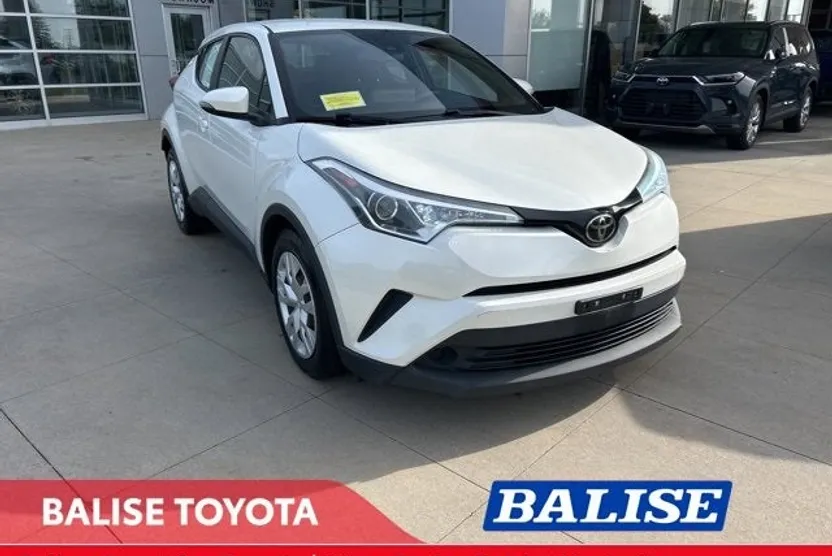 2019 Toyota C-HR LE photo 1