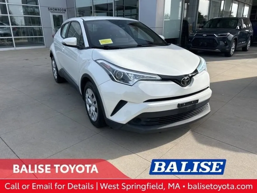 2019 Toyota C-HR LE photo 1