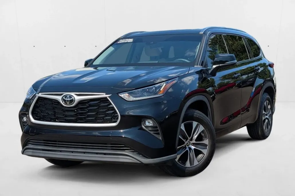 2021 Toyota Highlander XLE photo 1