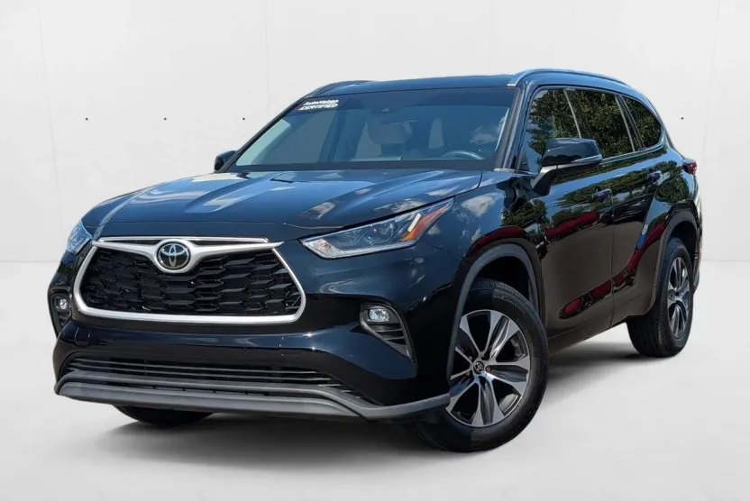 2021 Toyota Highlander XLE photo 1