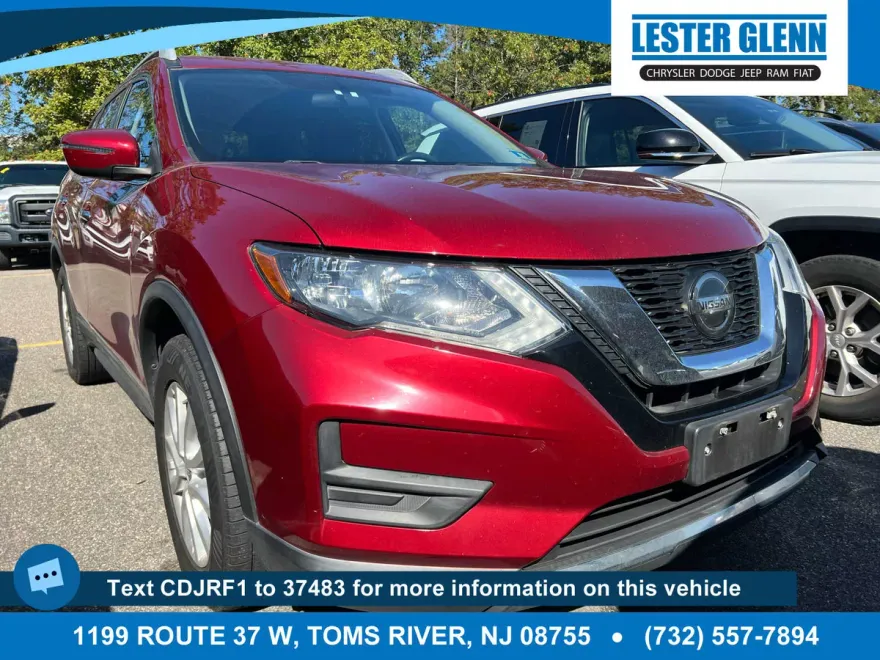 2018 Nissan Rogue SV photo 1