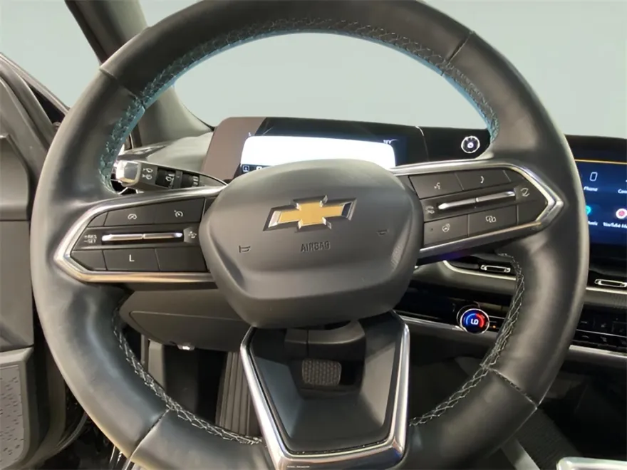 2025 Chevrolet Equinox LT photo 1