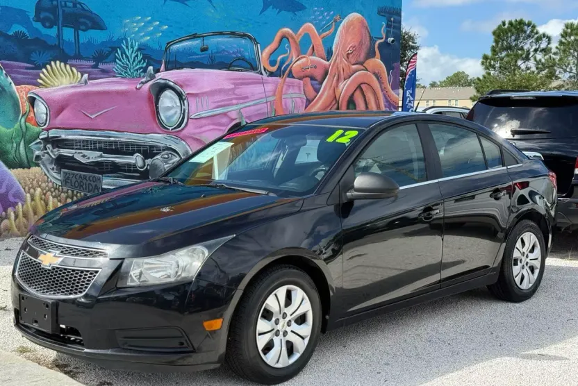 2012 Chevrolet Cruze LS photo 1