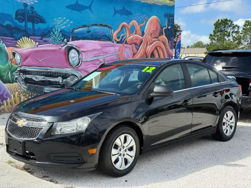 2012 Chevrolet Cruze LS photo 1