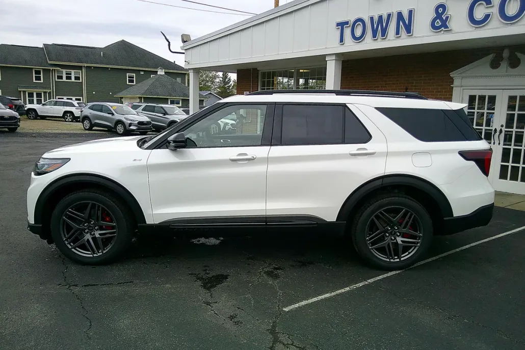 2025 Ford Explorer ST-Line photo 1