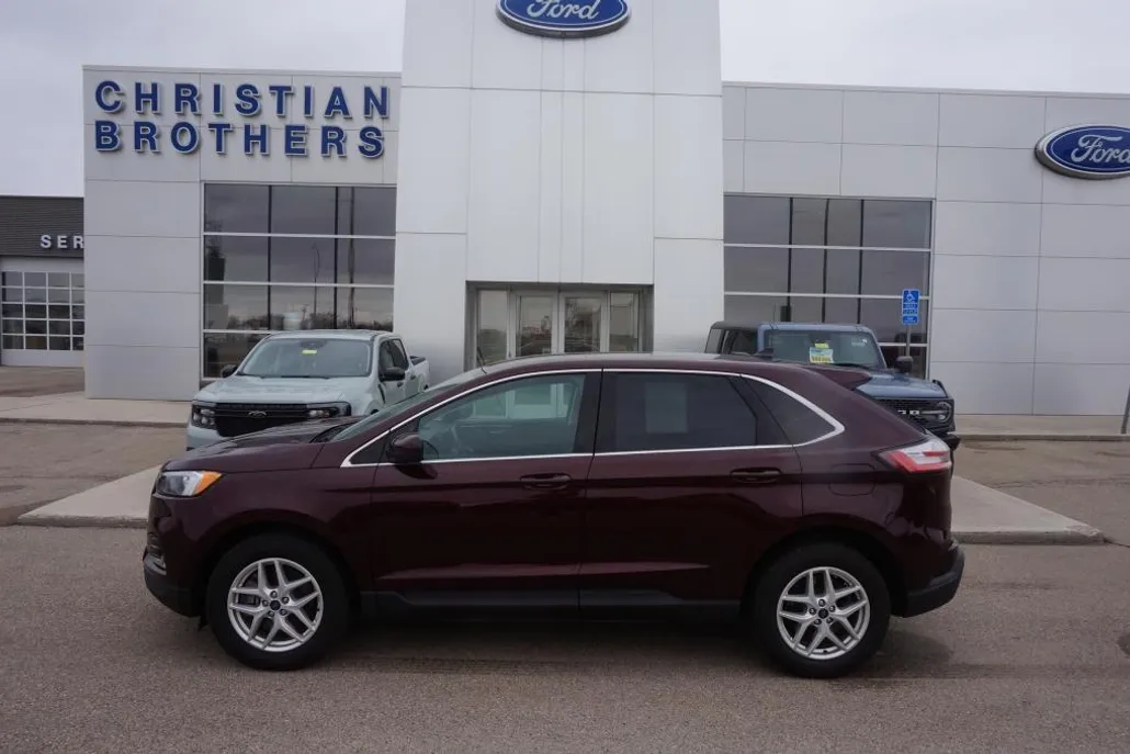 2022 Ford Edge SEL photo 1