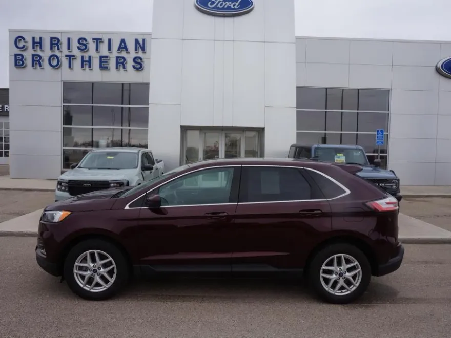 2022 Ford Edge SEL photo 1