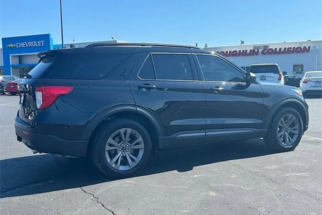 2021 Ford Explorer XLT photo 1