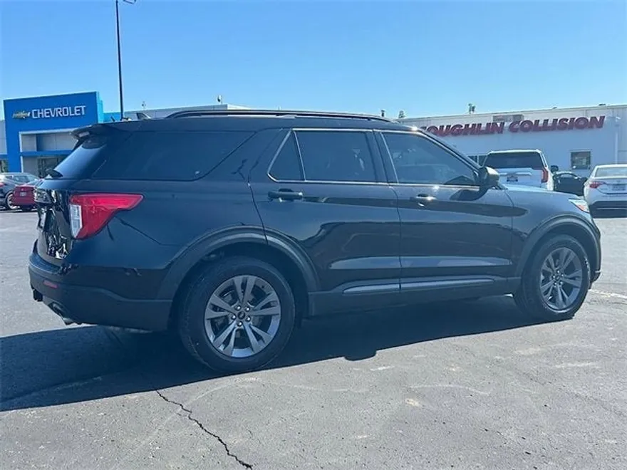 2021 Ford Explorer XLT photo 1