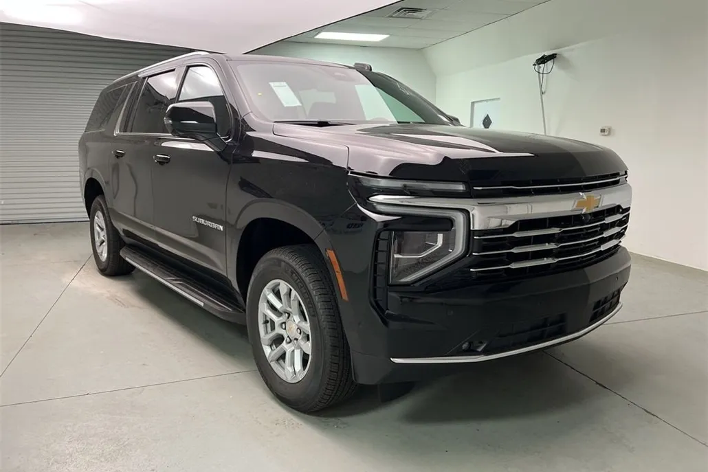 2025 Chevrolet Suburban LT photo 1