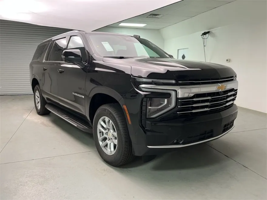 2025 Chevrolet Suburban LT photo 1