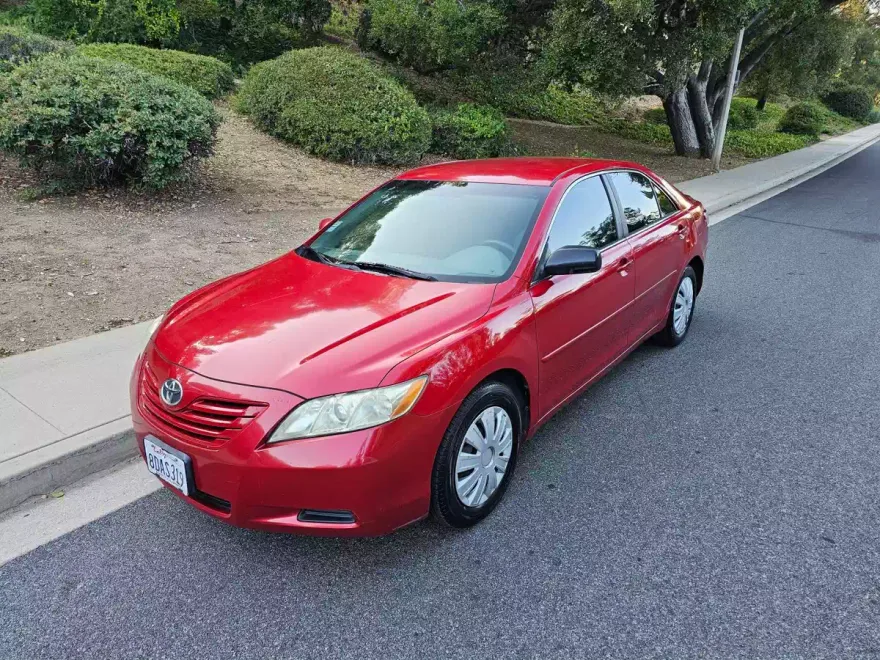 2009 Toyota Camry LE photo 1
