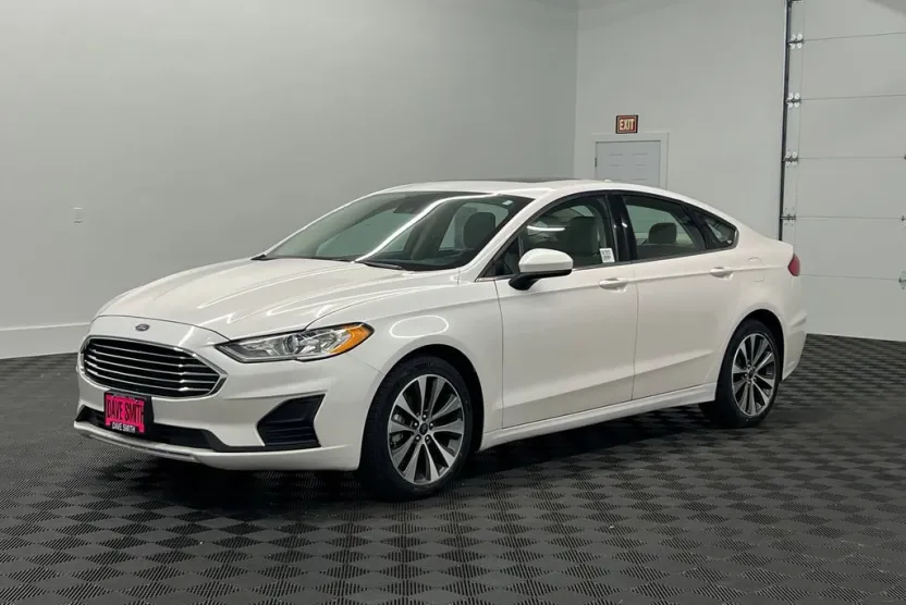 2019 Ford Fusion SE photo 1