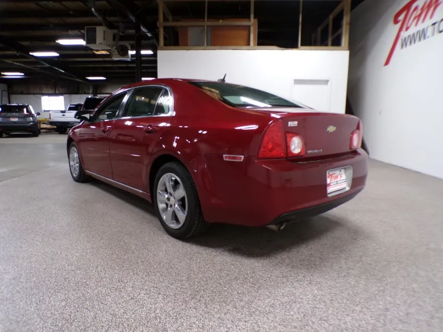 2011 Chevrolet Malibu 1LT photo 1