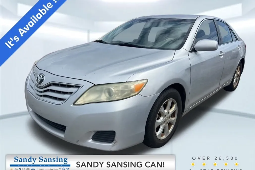 2011 Toyota Camry LE photo 1