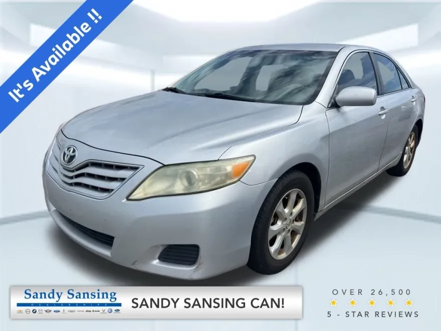 2011 Toyota Camry LE photo 1