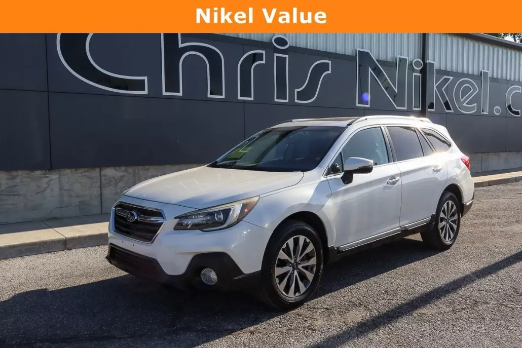 2018 Subaru Outback Touring photo 1