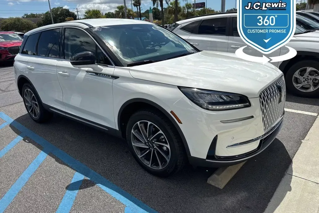 2023 Lincoln Corsair Standard photo 1