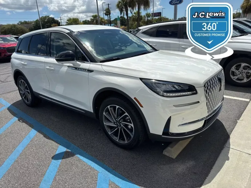 2023 Lincoln Corsair Standard photo 1
