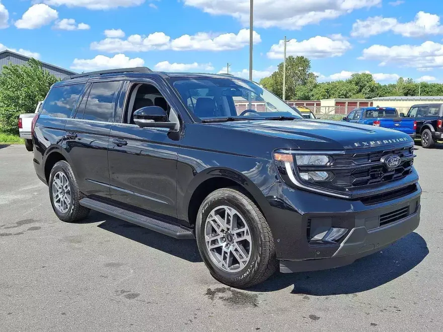 2025 Ford Expedition photo 1