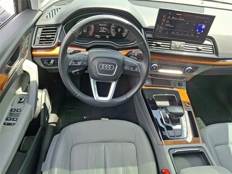 2022 Audi Q5 45 S line Premium Plus photo 2