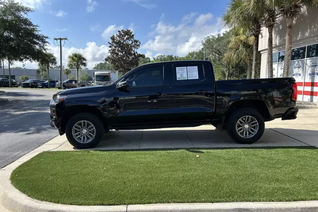 2024 Chevrolet Colorado LT photo 1