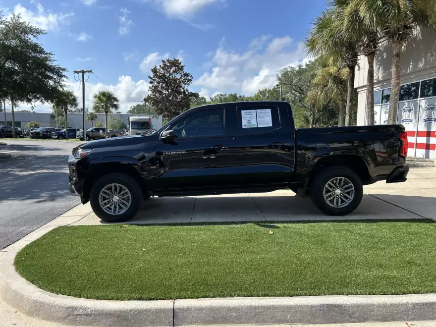 2024 Chevrolet Colorado LT photo 1