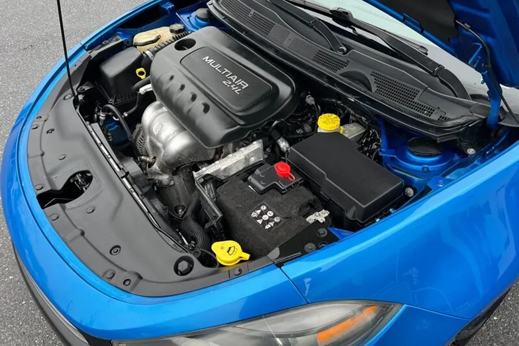 2016 Dodge Dart SXT photo 1
