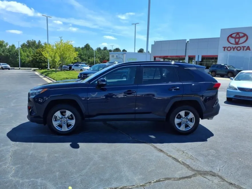 2022 Toyota RAV4 XLE photo 1