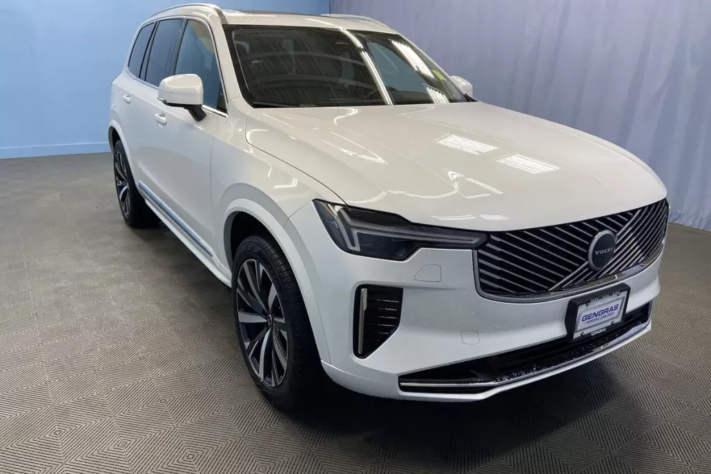 2025 Volvo XC90 Core photo 1
