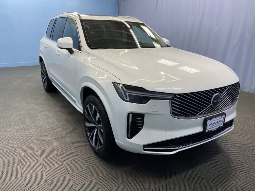 2025 Volvo XC90 Core photo 1