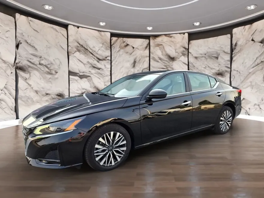 2025 Nissan Altima 2.5 SV photo 1