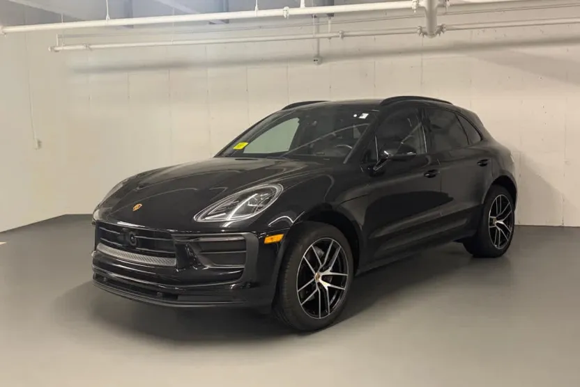 2023 Porsche Macan T photo 1