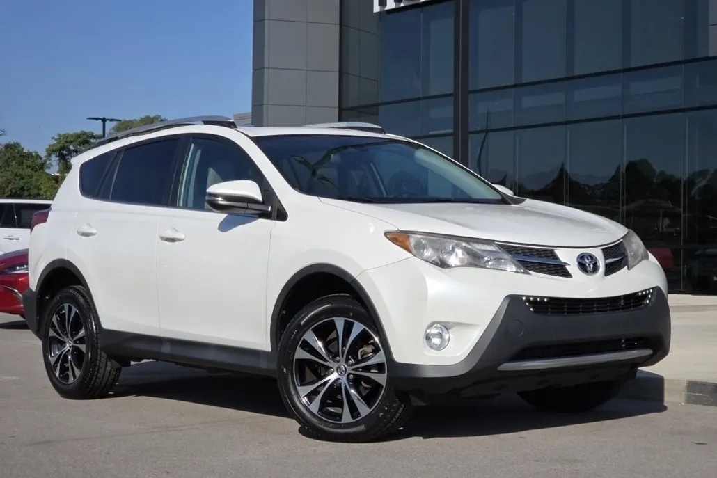 2015 Toyota RAV4 Limited photo 1