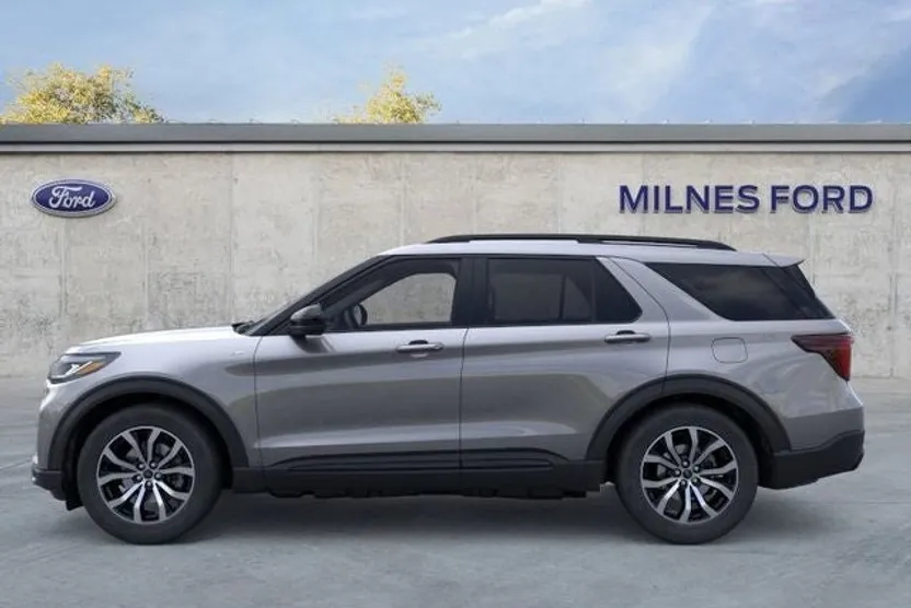 2025 Ford Explorer ST-Line photo 1