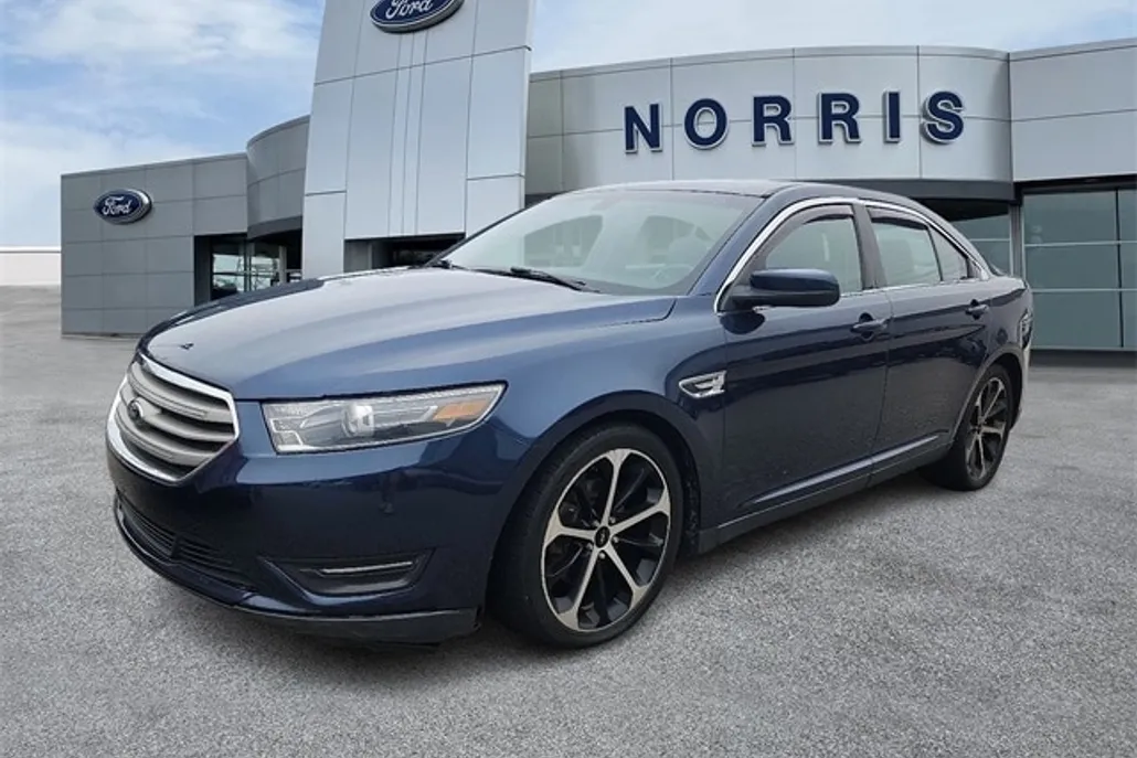2016 Ford Taurus SEL photo 1