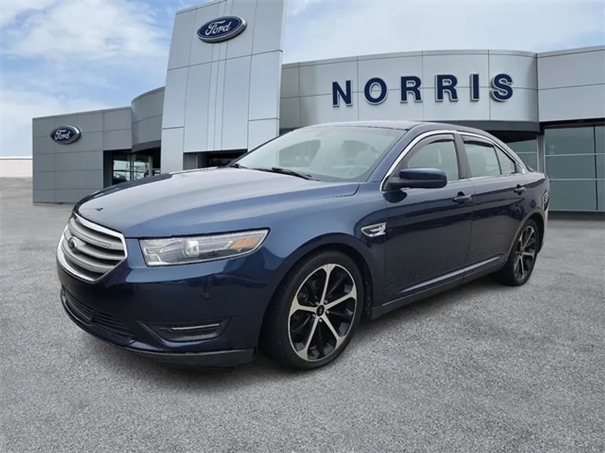 2016 Ford Taurus SEL photo 1