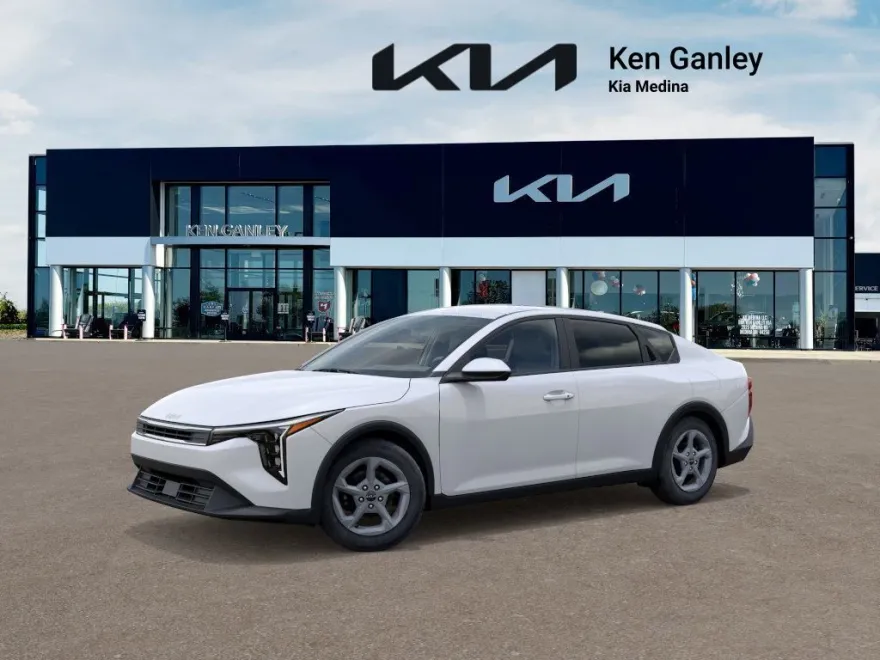 2025 Kia K4 LXS photo 1