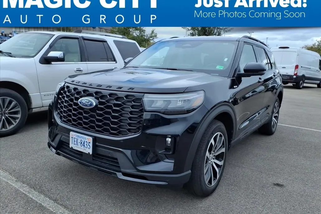 2025 Ford Explorer ST-Line photo 1
