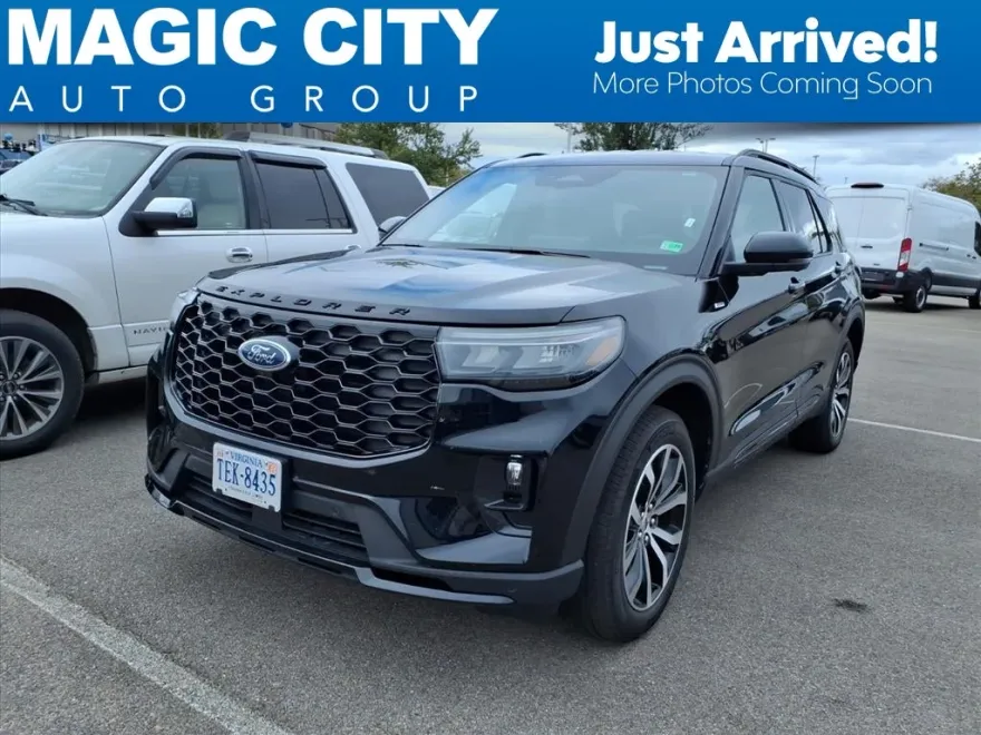 2025 Ford Explorer ST-Line photo 1