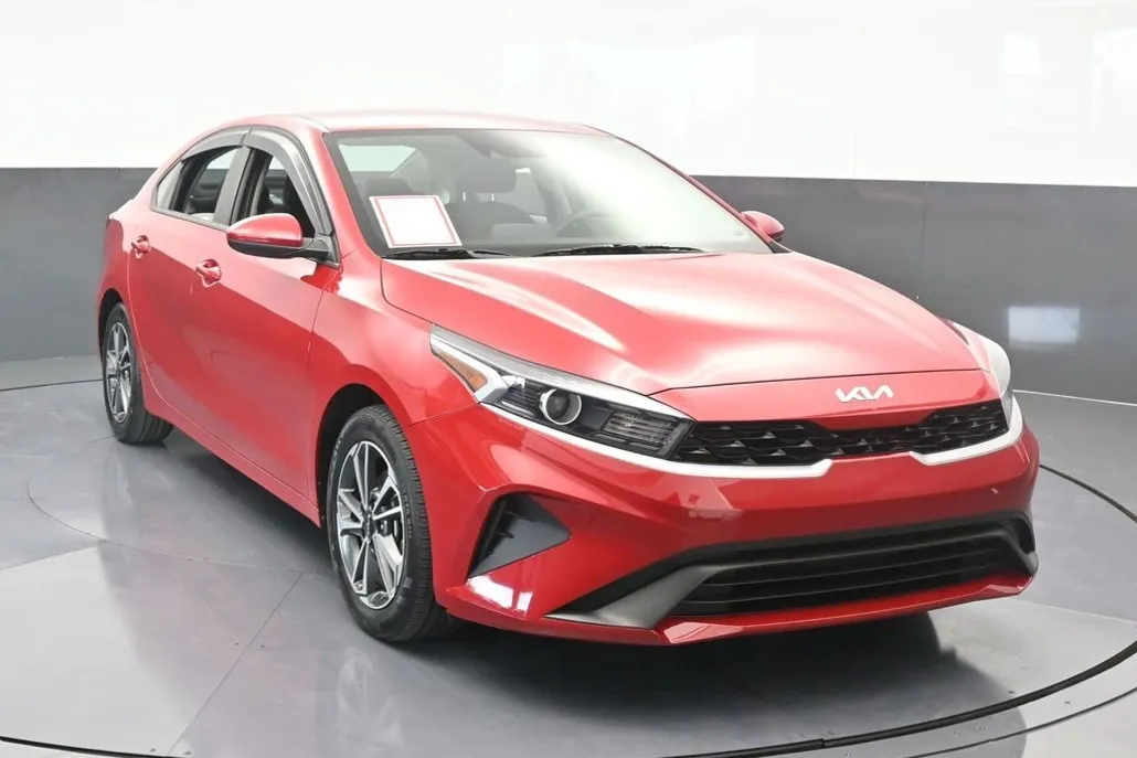 2023 Kia Forte LXS photo 1