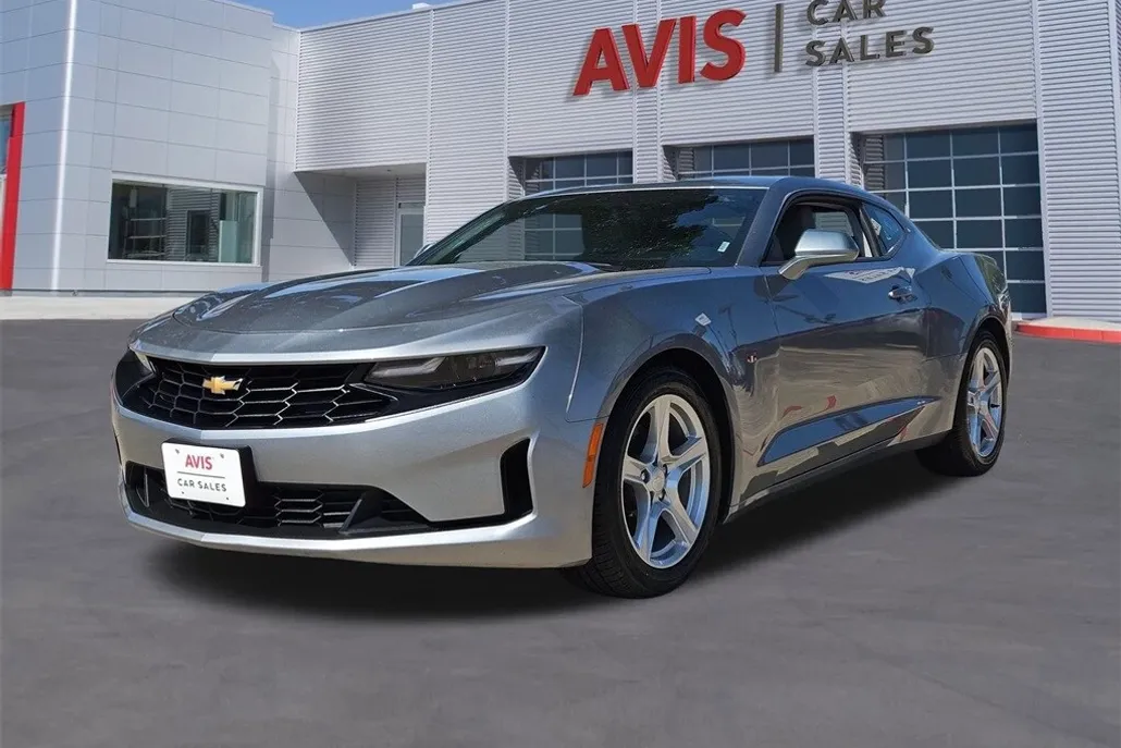 2023 Chevrolet Camaro 1LT photo 1