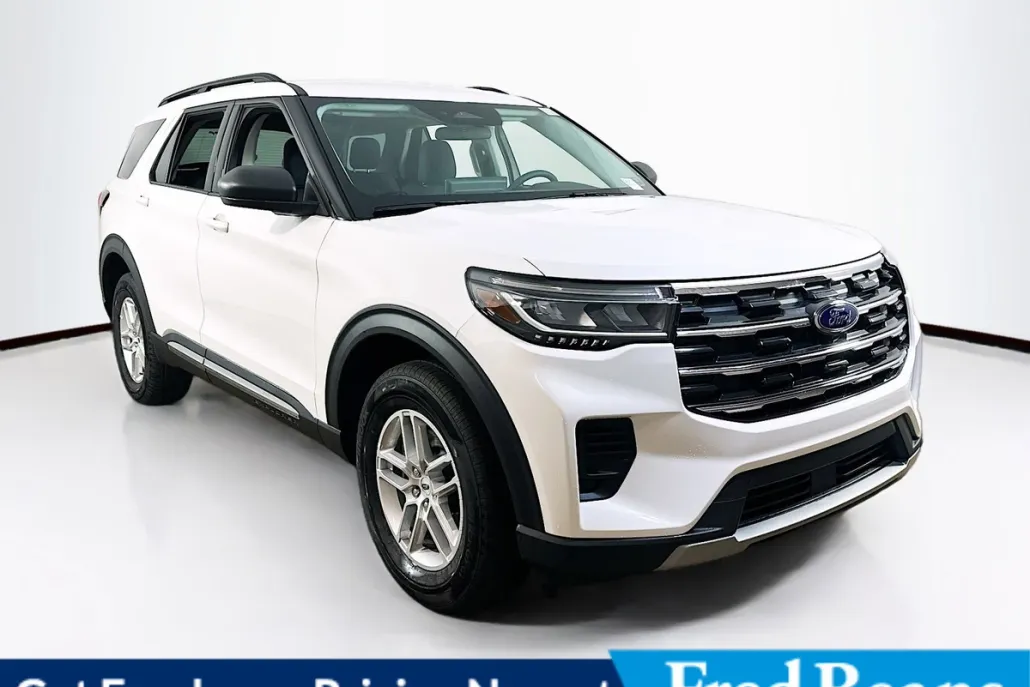 2025 Ford Explorer photo 1