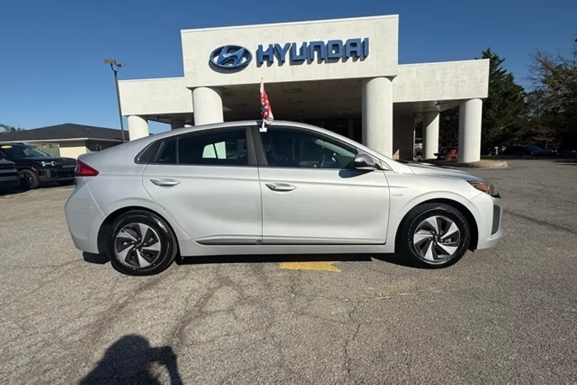 2018 Hyundai Ioniq SEL photo 1