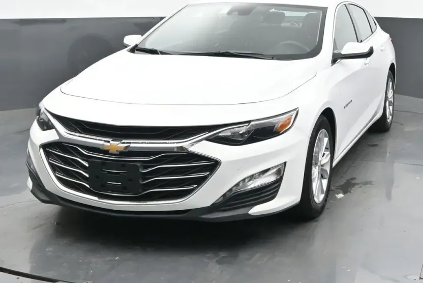 2024 Chevrolet Malibu 1LT photo 1