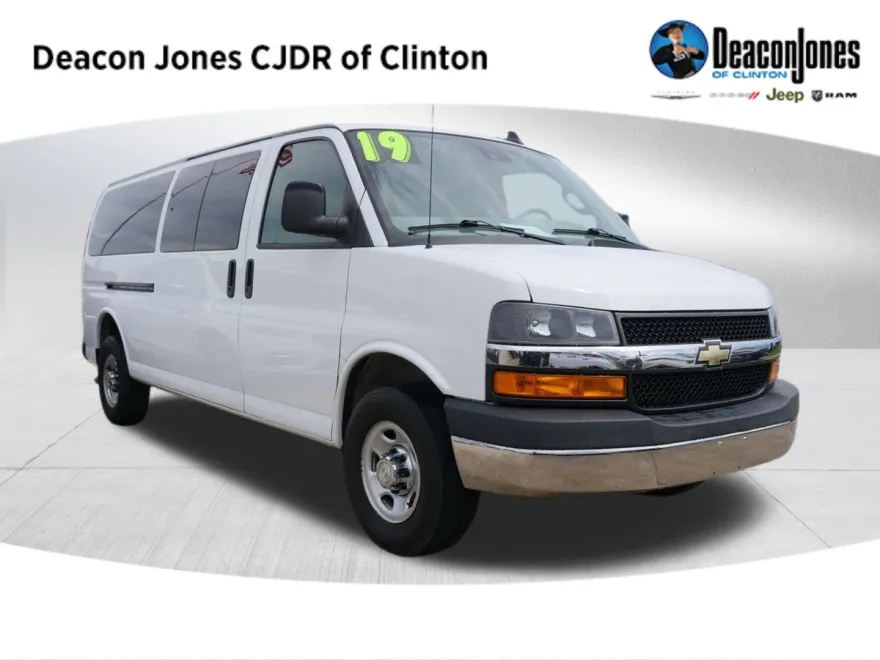 2019 Chevrolet Express 3500 LT photo 1