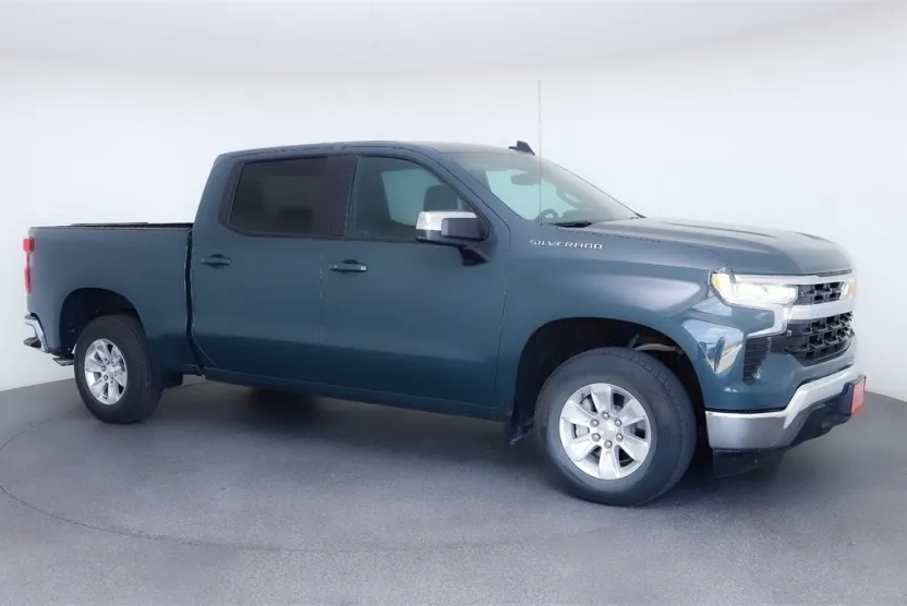 2025 Chevrolet Silverado 1500 LT photo 1