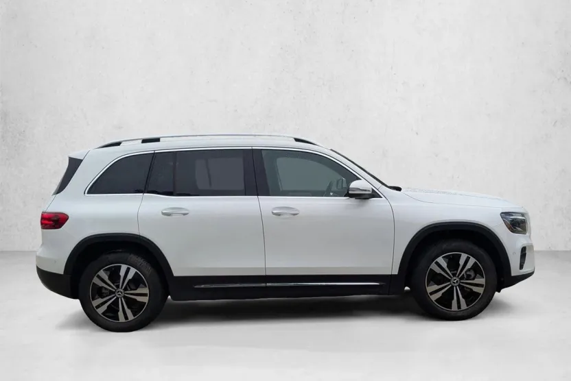 2025 Mercedes Benz GLB 250 photo 1